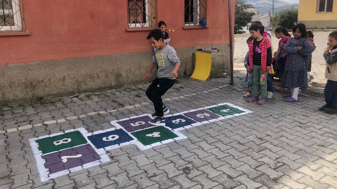 OKULUMUZUN BAHÇESİ OYUNLARLA RENKLENDİ